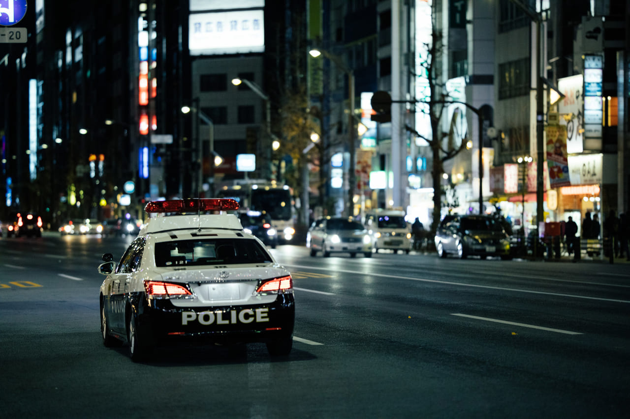 つくば市 気を付けてください 島名で警官をはね逃走しようとした不審車両に警官が発砲するも 振り切り逃走する事件が発生 現在も逃走中と思われます 号外net つくば市